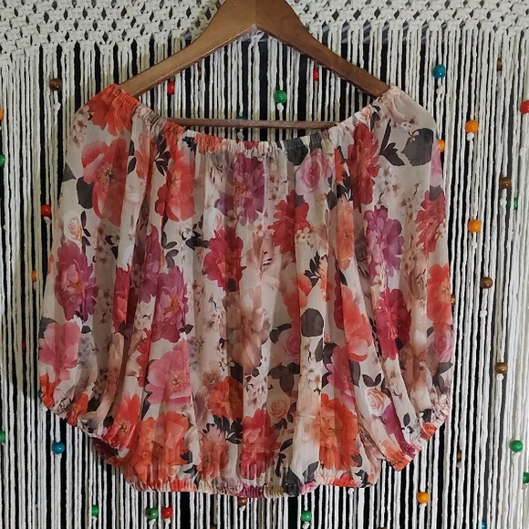 Express Off Shoulder Cropped Floral Blouse - Picture 3 of 4